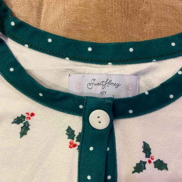 SWEETHONEY  Lounge Set Pajamas Pjs Size 10 Christmas Holidays Winter Holly - Picture 4 of 5